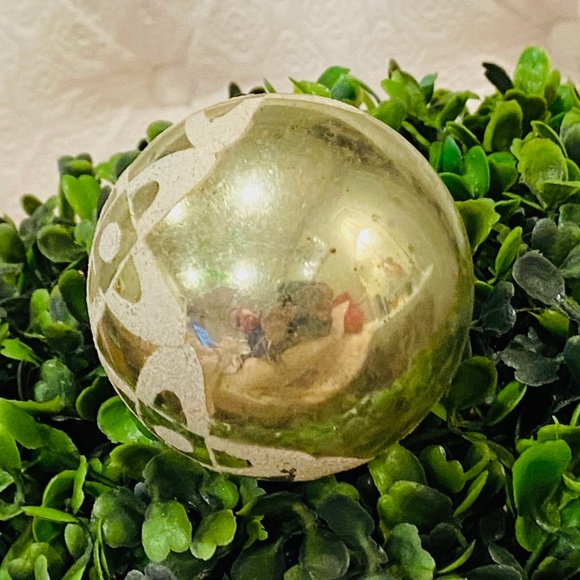 D14-Rare Vintage Faded Green & White 1970's Abstract Glass Christmas Ornament - Picture 5 of 6